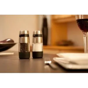 OXO Good Grips Accent Mess-Free Pepper Grinder & Old India Black Peppercorns 250 g - product information 1