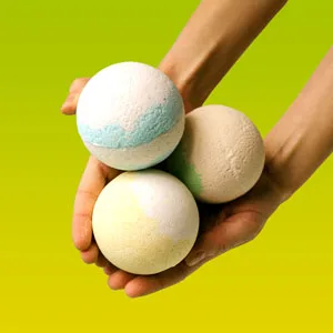 Elixir Gardens Citric Acid Fine Grade | 100% Anhydrous GMO Free | 250g - 25kg | Supplied in a Bag or Tub | 500g Bag - hands holding bath bombs on green and yellow background