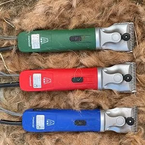 Masterclip Hunter Horse Clipper - Mains Powered Heavy Duty Horse Clippers Fitted with A2 Fine Cut Blades - Suitable for All Coat Types Red  - Hunter clipper available in three colours