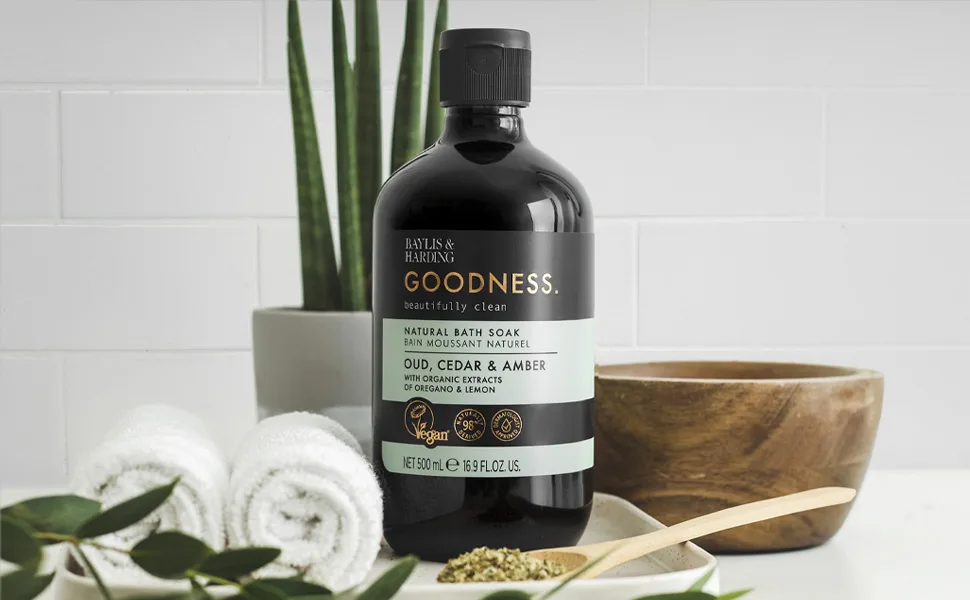 Baylis & Harding Goodness Oud Cedar & Amber Bath Soak 500 ml (Pack of 3) - Vegan Friendly - Lifestyle Image