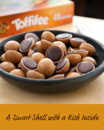 Toffifee Chewy Nougat Caramel Cups with Hazelnut and Chocolate 15 Pieces (Pack of 1) - lifestyle 2