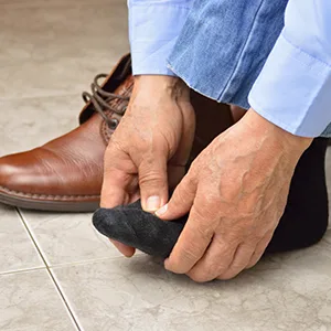 Profoot Toe Protector - Pack of 4 - Toe Caps - Hammer Toe Protectors 1 Count (Pack of 4) - man Rubbing feet