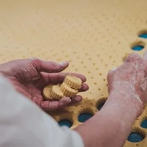 Shortbread House of Edinburgh Handmade Mini Shortbread Biscuits with Warming Stem Ginger 150 g (Pack of 2) - Handmade Scottish shortbread biscuits Edinburgh