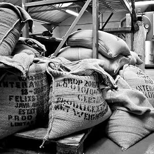 Coffee World | Espresso Blend UK Roasted Whole Coffee Beans - Perfect Brewing for Home Users or Small Caf - 250g Resealable Bag/Pouch - Green Coffee Sacks
