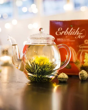 Creano Blooming Tea in Cupsize Flowering Tea Gift Set with 200 ml Glass Tea Cup and 8 Tea Flowers - Black Tea - Blooming Tea