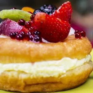 Acetaia Italia Raspberry Pearls 50 gr - Doughnuts; Raspberry Pearls; Donuts; Acetaia Italia; Fruit Custard Doughnuts with Raspberry Pearls;