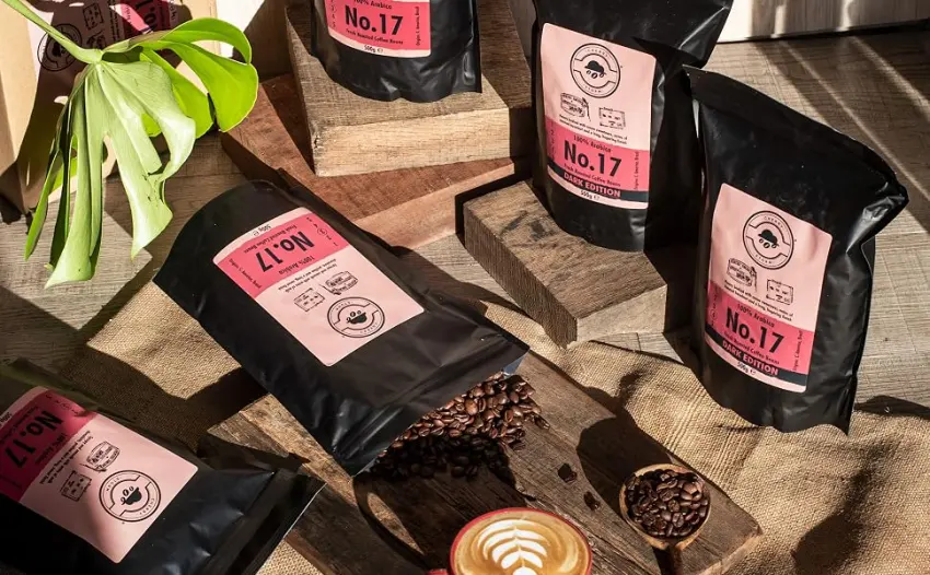 Cherry Storm - Sparkling Water Decaf - Decaffeinated Coffee Beans - 500g - 100% Arabica - no. 17 blend fresh roast coffee beans, dark edition, 1kg, 5 bags, beans spilling out, latte art cup