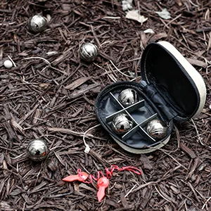 Kikkerland GG90 Boules Set S - Kikkerland Mini Boules Set