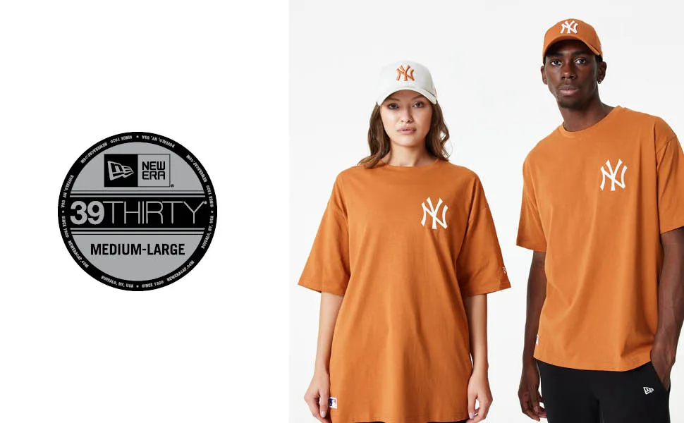 New Era - MLB New York Yankees Essential 39Thirty Cap - Black-Black L/XL Black-Black - 3930 Standard text