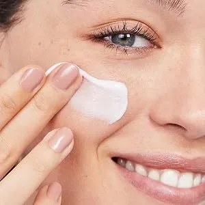 Manhattan Matte Primer Light and mattifying primer for a flawless complexion and an ideal matt even - product information 4