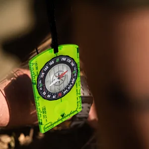 Compass shining with survival outdoors wander waterproof compass children to read cards navigation perfect for camping hiking and outdoor activities - ausrüstung kompass mit gravur