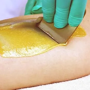 Sugaring Paste Mrs. Sugar 1x Sugar Spatula Strong Sugar Paste Hair Removal 550g (Strong) - Sugar Flicking System mit Spatel Auftragen der Zuckerpaste dünn gleichmäßig Vorteil der Spatelarbeit