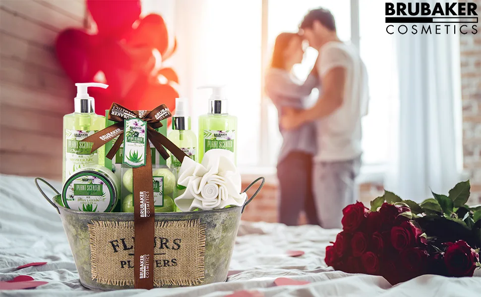 BRUBAKER Cosmetics Bath and Shower Set Aloe Vera - 11-piece gift set in vintage tub - Geschenkidee, Valentinstag, Jahrestag, Geburtstag, Kollegin, Muttertag, Mama, Mutter, Duschbad