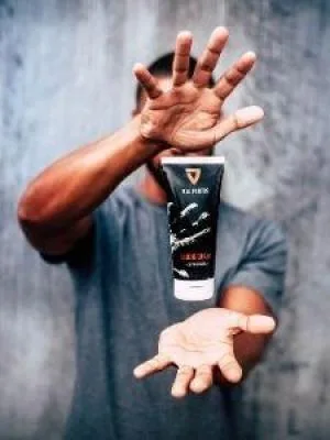 Via Fortis Liquid Chalk - Liquid chalk for maximum grip during sports - quickly drying extremely productive and long - for calisthenics bouldering climbing pole and much more - Via Fortis liquid chalk