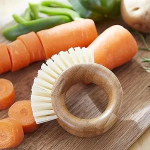 Full Circle The Ring Fruit and Vegetable 2 in 1 Fruit & Vegetable Cleaning Brush, Small (Pack of 1), White - product information 3
