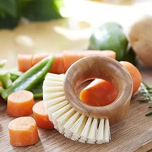 Full Circle The Ring Fruit and Vegetable 2 in 1 Fruit & Vegetable Cleaning Brush, Small (Pack of 1), White - product information 4