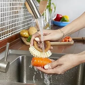 Full Circle The Ring Fruit and Vegetable 2 in 1 Fruit & Vegetable Cleaning Brush, Small (Pack of 1), White - product information 5