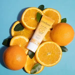 Youth Glow VITAMIN C CC CREAM SPF 50 (Light) - product in use