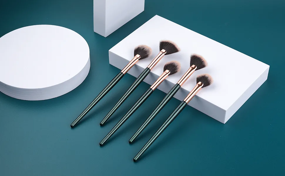 Fan Brushes,Highlighting Make Up Brushes, Soft Makeup Brush Cosmetic Applicator Tools for Face Highlighting,Buffing and Blending with Powder Blush Cream Cosmetics Blusher Highlighter Applicator Eyeshadow Brush Fan-5pcs - Fan Makeup Brush For Highlighter,Blush, Flutty&Powder Cosmetic Tool