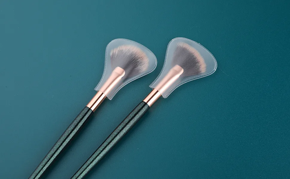 Fan Brushes,Highlighting Make Up Brushes, Soft Makeup Brush Cosmetic Applicator Tools for Face Highlighting,Buffing and Blending with Powder Blush Cream Cosmetics Blusher Highlighter Applicator Eyeshadow Brush Fan-5pcs - pvc bag protect the hair head