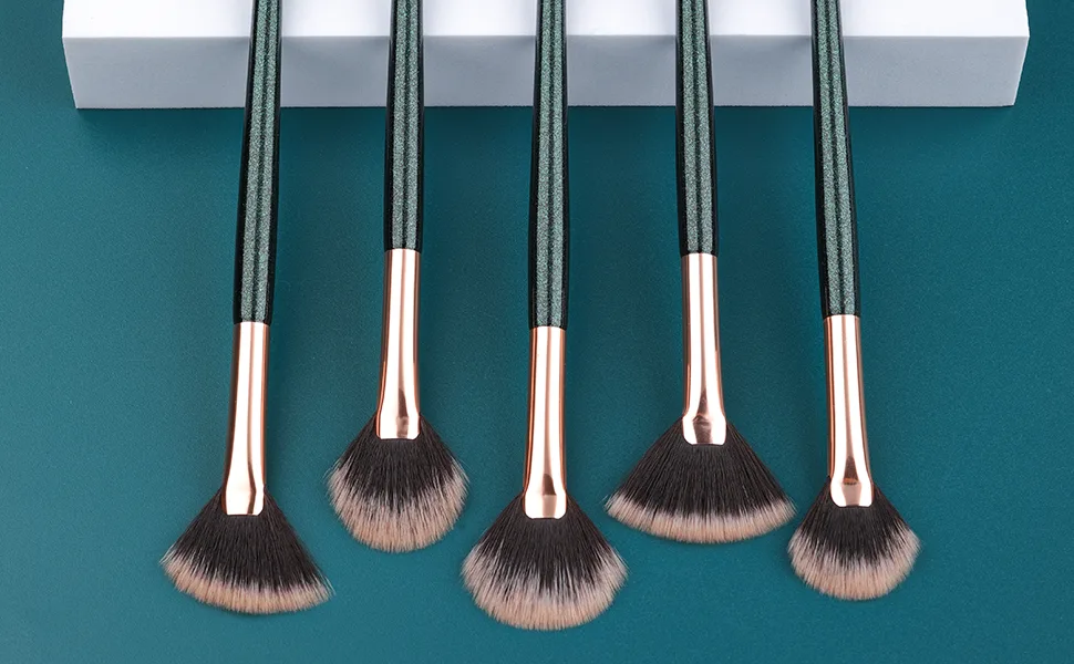 Fan Brushes,Highlighting Make Up Brushes, Soft Makeup Brush Cosmetic Applicator Tools for Face Highlighting,Buffing and Blending with Powder Blush Cream Cosmetics Blusher Highlighter Applicator Eyeshadow Brush Fan-5pcs - soft hair