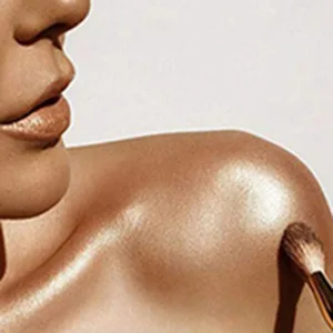 Yeweian Face Body Luminizer, Liquid Highlighter Makeup, Face Body Shimmer Glow Illuminator, Bronzer Smooth Shine Shimmer Liquid Foundation, Waterproof Moisturizing Body Highlighter (01#Pearl White) - shoulder