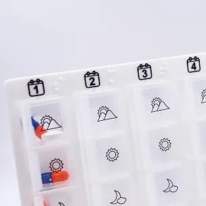 Pepe - Tablet Box 7 days 4 compartments tablet box weekly dispenser weekly pill box medication box storage medication doser weekdays tablet box stainless steel. - Tablettenbox 7 Tage 4 FächeR Wochendispenser Wöchentlicher Pillendose Medikamentenbox Aufbewahrung