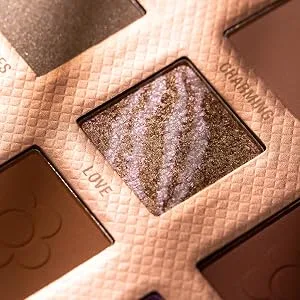 Catrice Disney Classics Miss Bunny Multi-Effect Eyeshadow Palette No. 030 Flirtatious multi-coloured 18 colours long-lasting (18.9g) - Catrice Disney Classics Miss Bunny Multi-Effect Eyeshadow Palette 030 Flirtatious