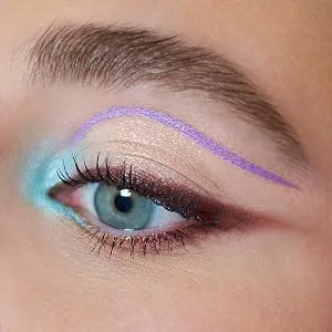 Catrice Disney Classics Miss Bunny Multi-Effect Eyeshadow Palette No. 030 Flirtatious multi-coloured 18 colours long-lasting (18.9g) - product information 6