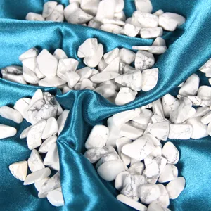Orienttrea 500 grams howlite drum stones mini howlite gemstones charging stones granulate/mini chips howlite healing stones packed in a gift box (Howlite) - Howlith-Chips