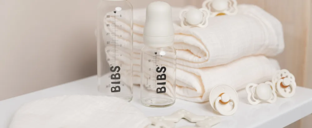 BIBSE de Lux Schnuller 2-pack BPA-free cherry shape nipple.Silicone made in Denmark.0-36 months (2 Pack) vanilla / cornflower 0-36 months (2-pack) vanilla / cornflower - Shopable image