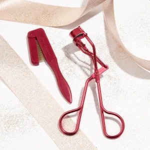 Tweezerman Merry Berry Lash Set, Red - Lash Curler: Always curl lashes before applying mascara. Open eyes wide to insert and center lashes.