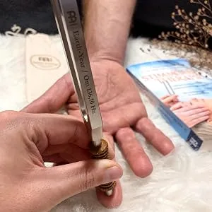 Sonic Energy Therapy tuning fork set "Earth"-Therapy OM tuning fork in 136.10 Hz-including wooden stand and book on the tuning fork therapy (TTF-E+BOOK) - Therapie-Stimmgabel-Bundle