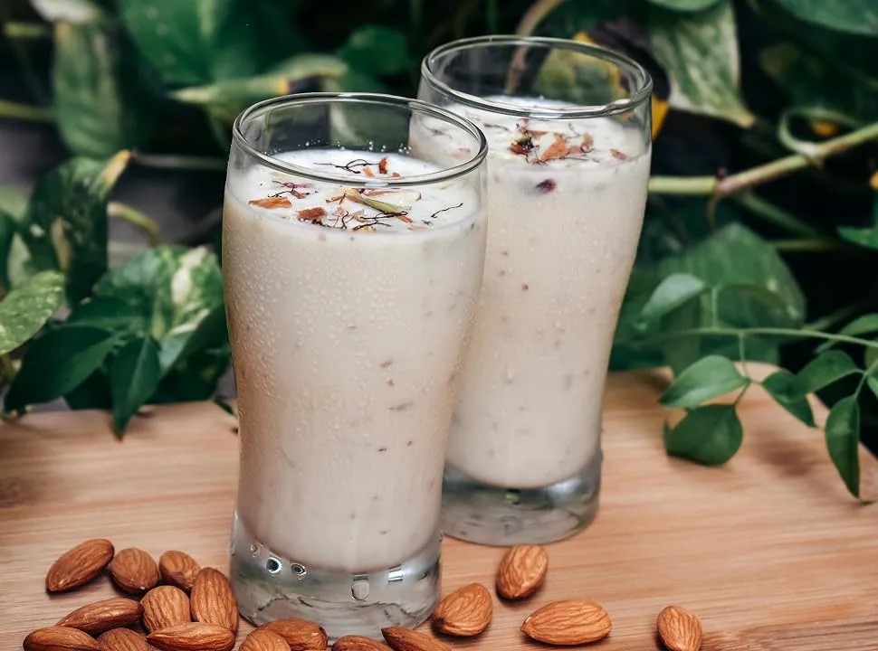 Marzipan-Eispassen for delicious aromatic ice cream also to refine delicious cakes desserts drinks chocolates cakes and much more content 250 g - Marzipan Milchshake