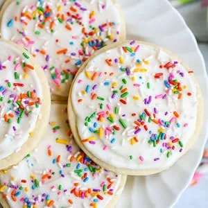 Pillsbury Sugar-Free Frosting Bundle, Chocolate and Vanilla (Pack of 2) with By The Cup Frosting Spreader - lifestyle 2