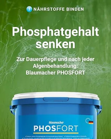 Blauteich Blaumacher Anti -Alg thread algae destroyer - algae remover for garden pond - algae shredders and effective pond care against thread algae in the pond (10 kg) - Eimer eines Teich Pflegemittels vor Algenhintergrund