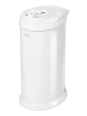 Ubbi Steel Diaper Pail Odor Locking No Special Bag Required Award-Winning Registry Must-Have Slate - Weißer Ubbi Windeleimer auf weißem Hintergrund.