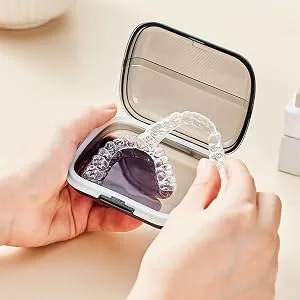 Halter holder case prosthesis case with tools for removing braces small retainer etui retainer container case for cleaning invisible denture sustainable teksome transparent black - Aufbewahrungsbehälter