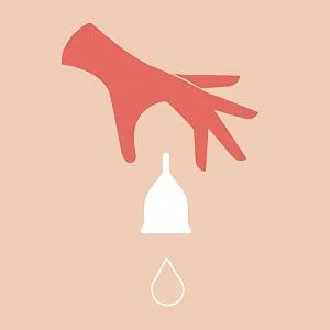 Divine Menstrual Cup MINT (M Mint Hard) - Menstrautionstasse entleeren