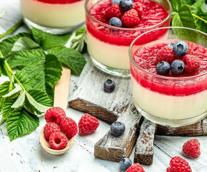 Maracuja-Eispassen for fruity aromatic ice cream also to refine delicious ice cream desserts drinks chocolates cakes and much more content 250 g - Maracuja Desserts