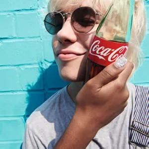 Coca-Cola Classic - pure refreshment with unmistakable Coke taste in a stylish cult design - disposable bottle (12 x 500 ml) - Coca-Cola Real Magic