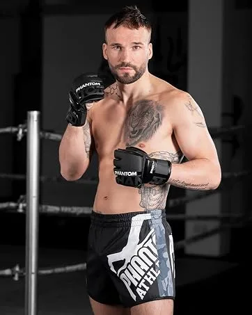 Phantom Athletics Training Mask - Endurance Training for More Performance in Sports Black S - Phantom Athletics Athlete MMA Muay Thai Boxing Fighter Fighting in Ring and Octagon Thailand