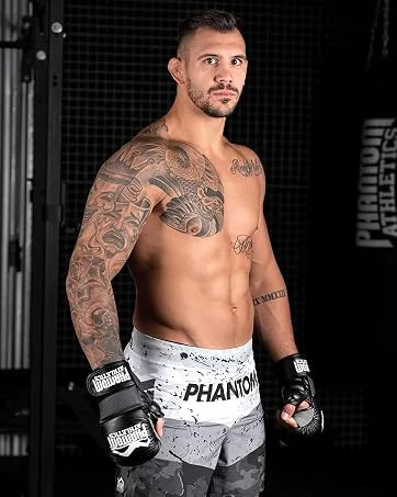 Phantom Athletics Training Mask - Endurance Training for More Performance in Sports Silver S - Phantom Athletics Athlete Alexander Rakic MMA Fighter Fighting in UFC Austria Athlete
