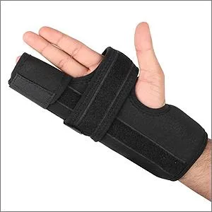 Boxer Finger Splint – Padded Support Brace with Removable Splint for Boxer’s Fracture – Little and Ring Finger Protection – Fits Left or Right Hand (Medium) Medium (Pack of 1) - bottom-c