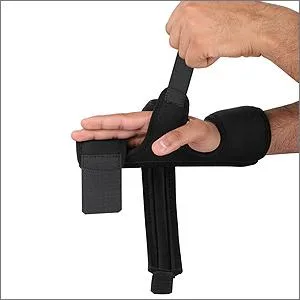 Boxer Finger Splint – Padded Support Brace with Removable Splint for Boxer’s Fracture – Little and Ring Finger Protection – Fits Left or Right Hand (Medium) Medium (Pack of 1) - bottom-d