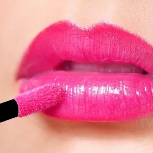 YEASHINE 200PCS Disposable Lip Brush Lip Gloss Wands Applicator Lipstick Makeup Brush Beauty Tools (bag Black Hollow Handle) - Disposable Lip Brush
