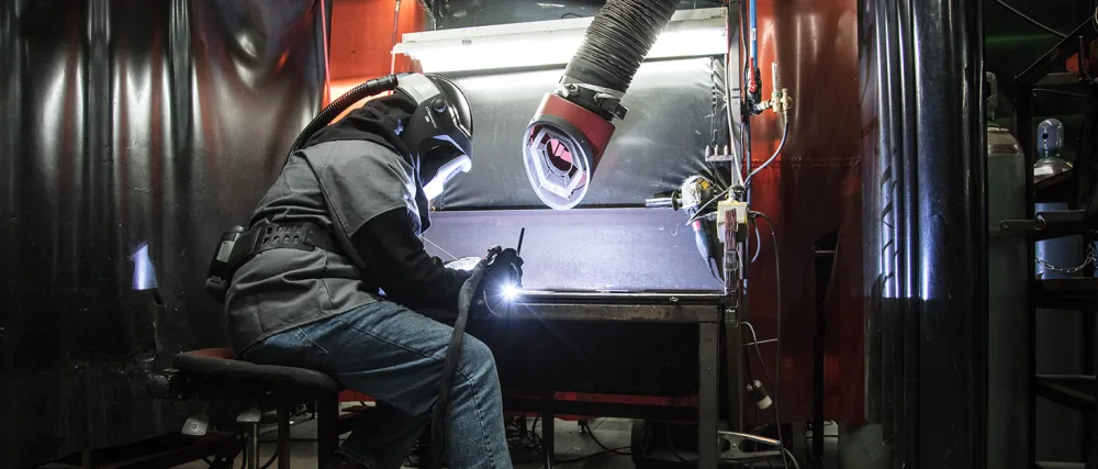 3M PELTOR HearPlug HTM26 - Welder at workstation wearing 3M Speedglas welding helmet