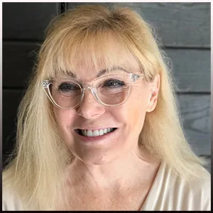 Stylish Reading Glasses - Full-Rimmed Classic Large Cat Eye Frame - Non Prescription Full Magnification Lens - Clear - 1.0x Clear 1.0 x - These reading glasses have a fresh yet vintage design
