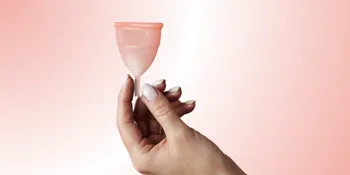 Reusable Menstrual Cup with Applicator for Easy Insertion - 100% Medical Grade Silicone Period Cup and Period Cup Applicator - Menstrual Cup Applicator + Cup - 12 Hour Wear (Small) - Menstrual Cup
