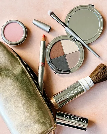 La Bella Donna Complete Brow Kit Quad Compact - Blonde - Assorted La Bella Donna products in a handbag